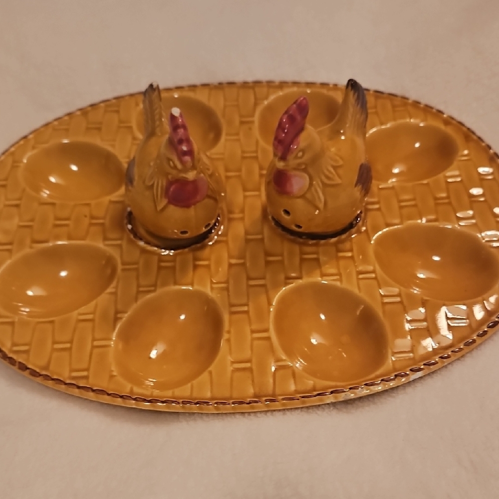 Ceramic Chicken Salt/Pepper Egg Platter Set